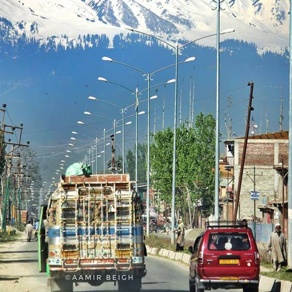 gulmarg kashmir in a pleasant day desinomadz