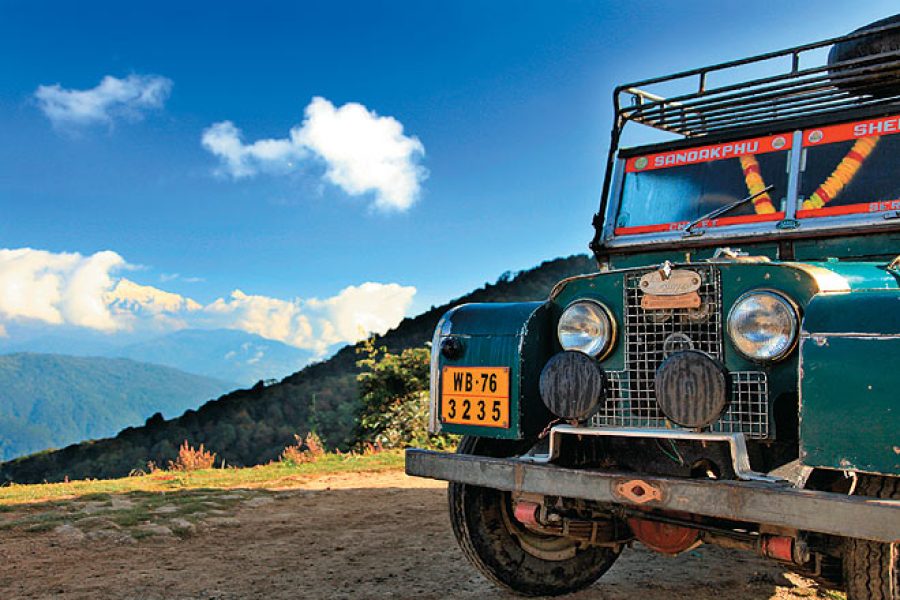 sandakphu landrover trip desinomadz